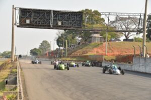 Campeonato para pilotos estreantes e novatos da F1600 (Divulgação / Marcos Batista)